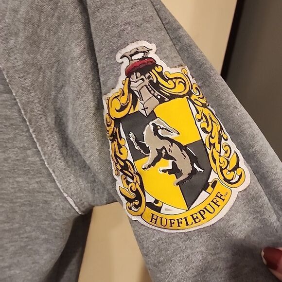 Harry Potter Hufflepuff sweatshirt Size small - Picture 2 of 5